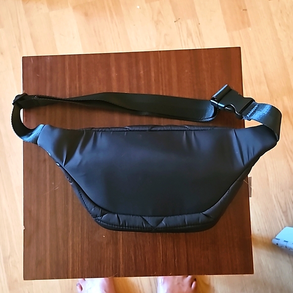 NWT never used Icing belt bag - Picture 2 of 4